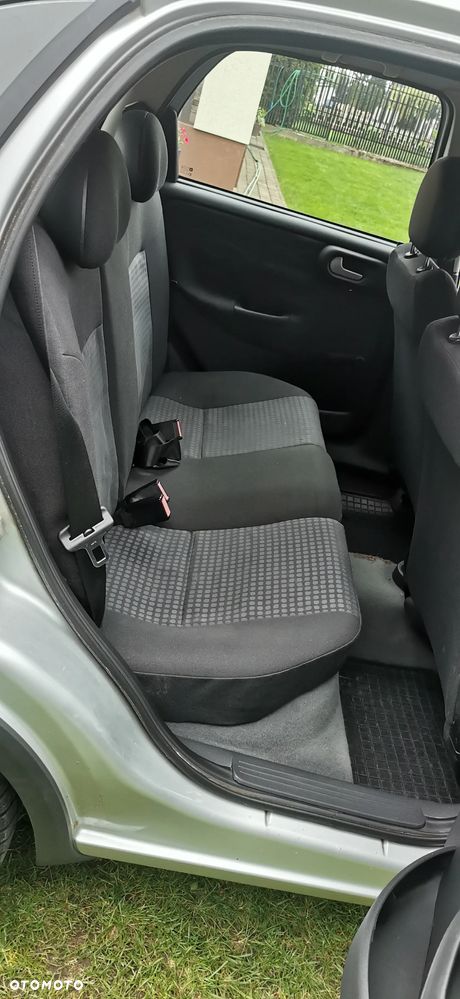 Opel Corsa 1.4 16V Essentia - 13