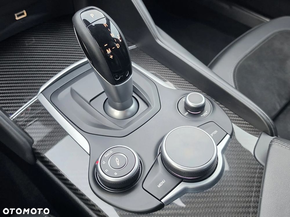 Alfa Romeo Giulia 2.9 V6 Bi-Turbo AT8 Quadrifoglio - 17