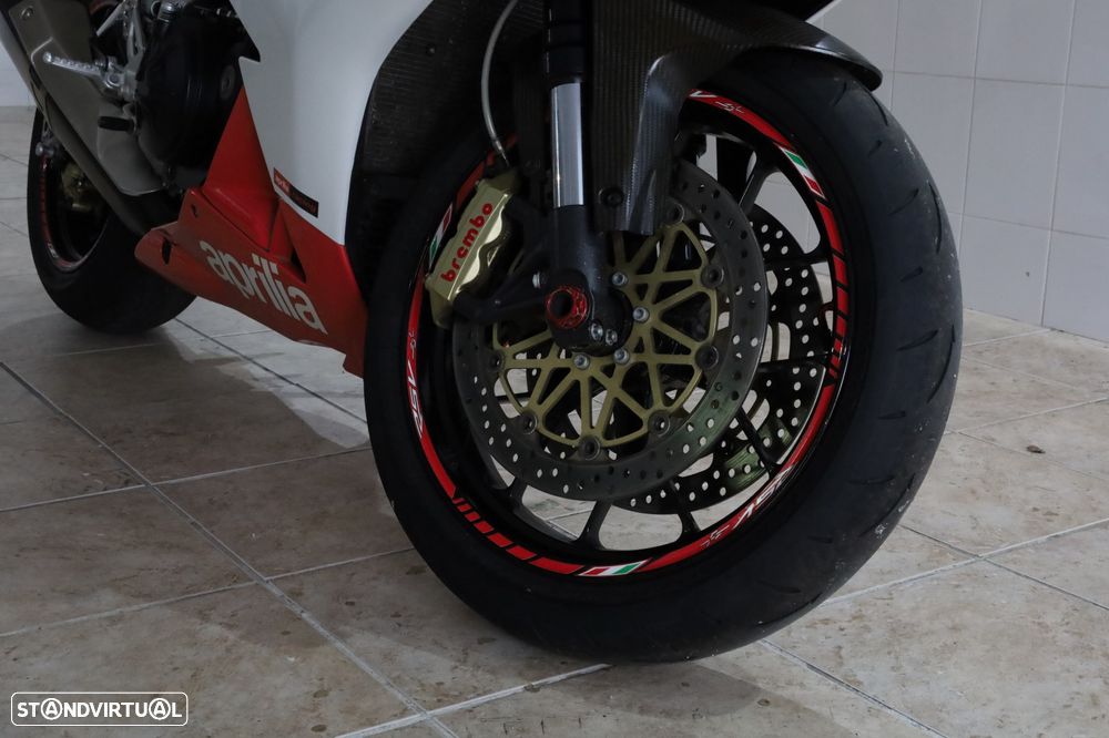 Aprilia RSV 1000rr - 4