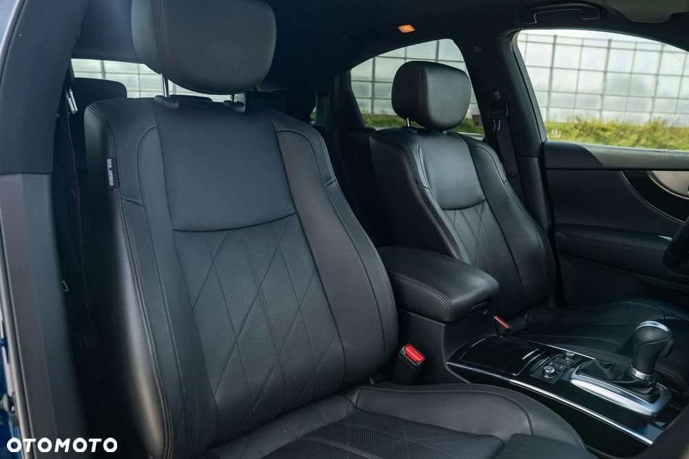 Infiniti QX70 - 27