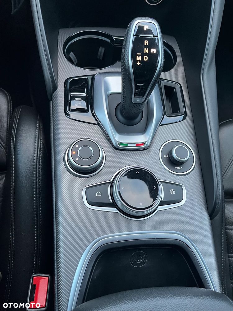 Alfa Romeo Giulia 2.0 Turbo Veloce Q4 - 14
