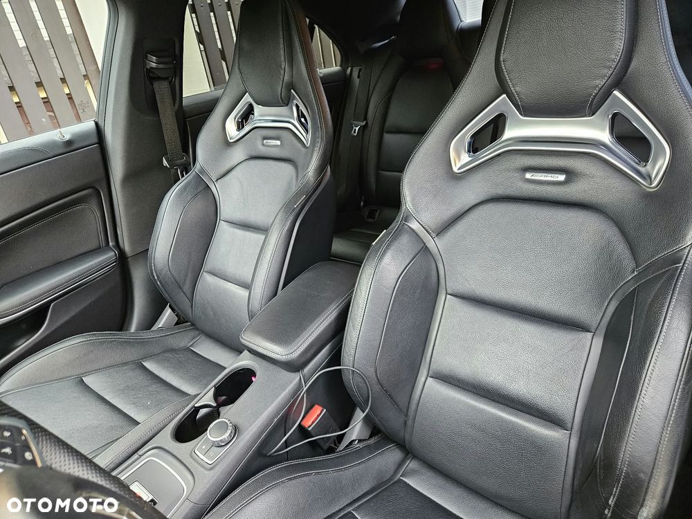 Mercedes-Benz CLA 45 AMG 4-Matic - 12