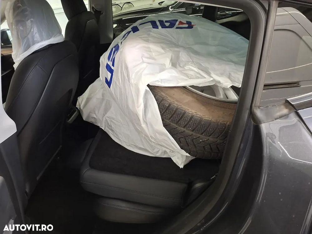 Tesla Model Y Long Range Dual Motor AWD - 6