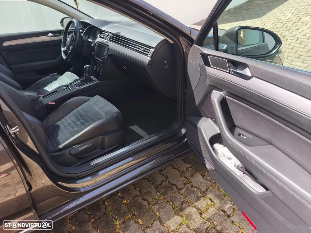 VW Passat Variant 2.0 TDI Highline DSG 4Motion - 24
