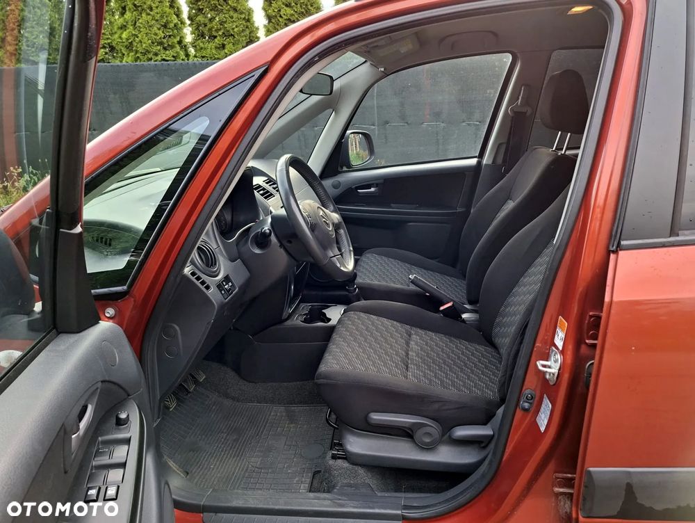 Suzuki SX4 1.6 GS / Premium - 10