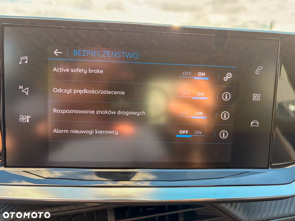 Peugeot 208 1.2 PureTech Allure S&S - 19