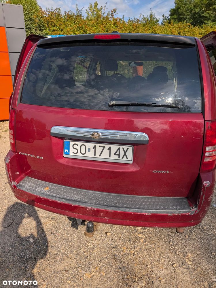 Chrysler Town & Country - 18