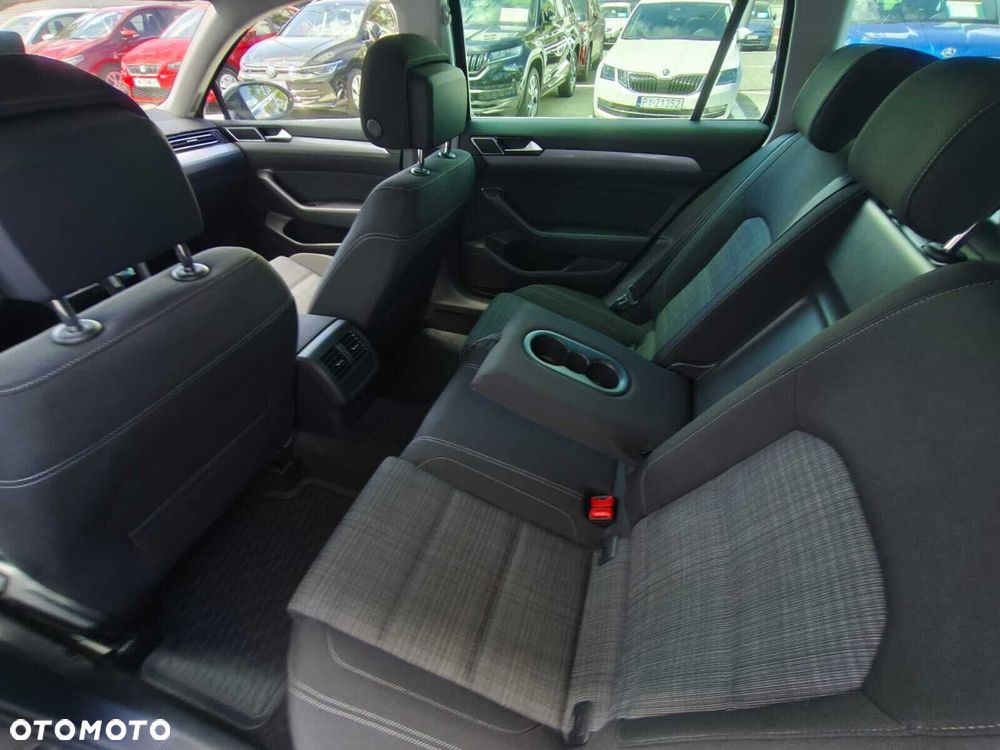 Volkswagen Passat Variant 2.0 TDI EVO Business DSG - 20