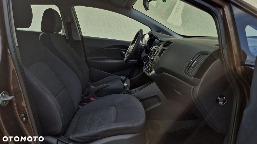 Kia Rio 1.2 L - 17