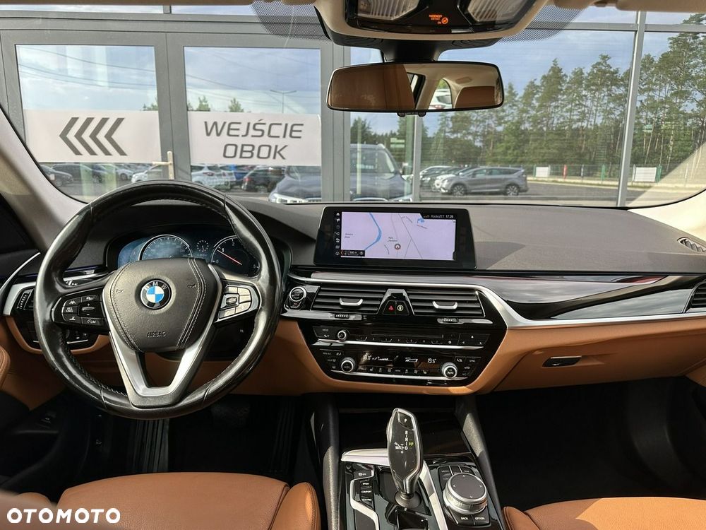 BMW Seria 5 520d xDrive - 10