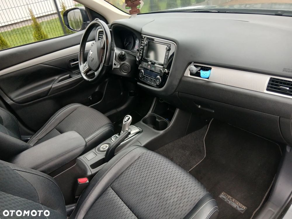 Mitsubishi Outlander - 17