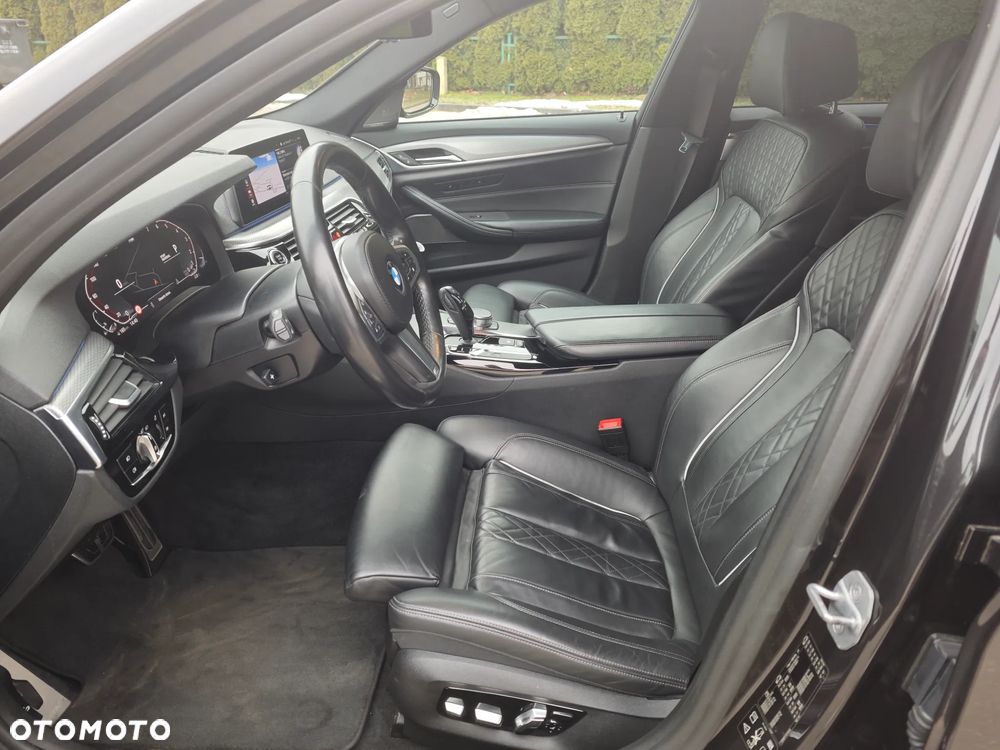 BMW Seria 5 540i xDrive - 12