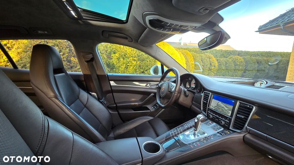 Porsche Panamera - 24