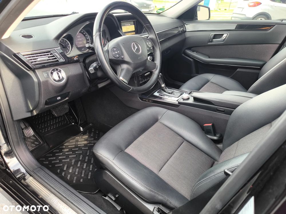 Mercedes-Benz Klasa E 200 CGI BlueEFFICIENCY 7G-TRONIC Avantgarde - 4