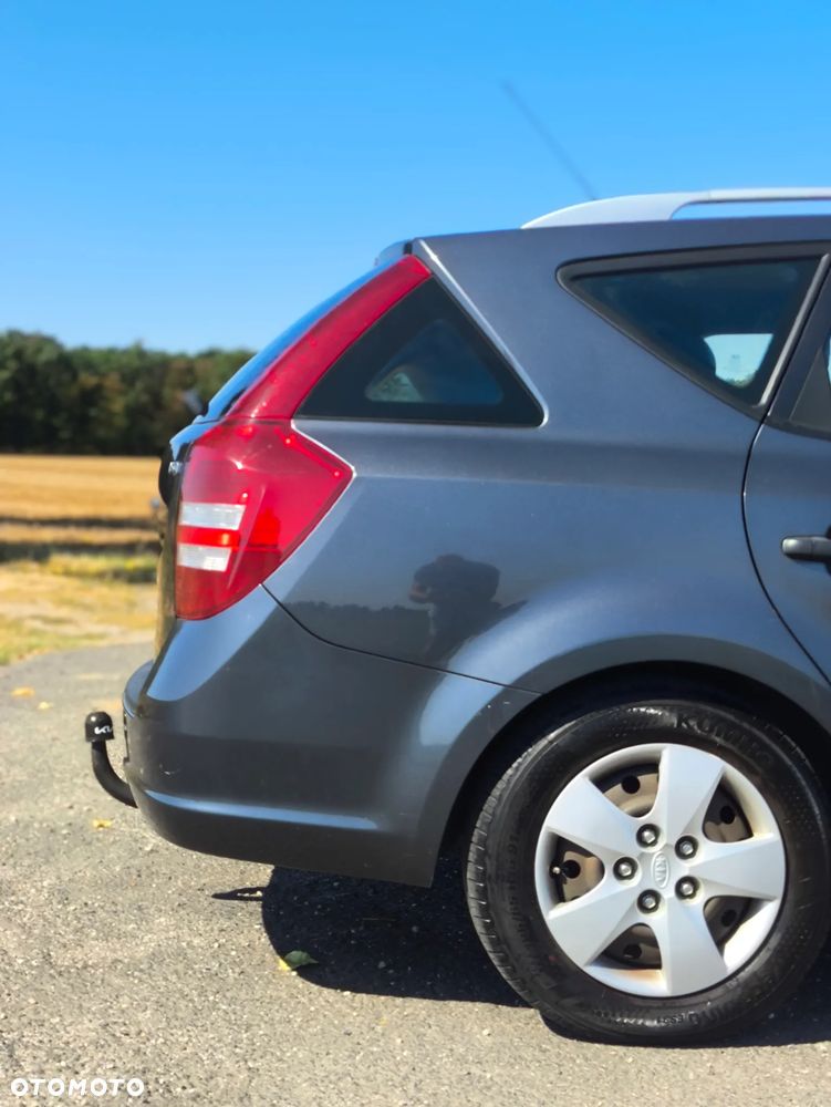 Kia Ceed - 16