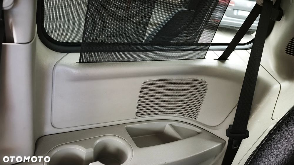 Chrysler Town & Country 3.6 Limited - 23