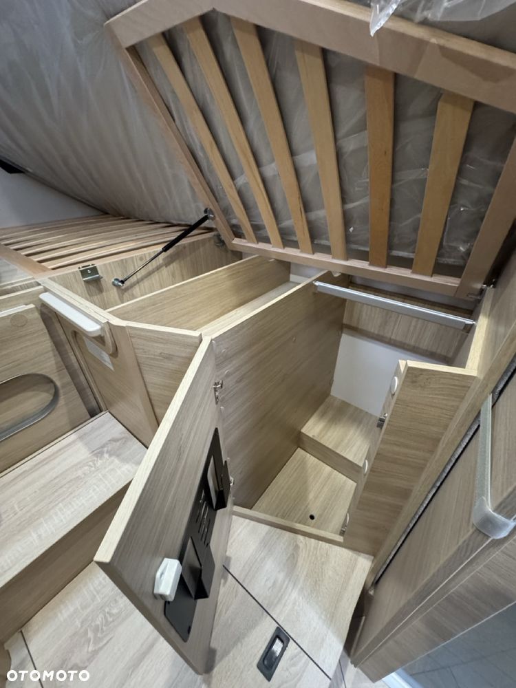 Ford Chausson 797 Titanium Ultimate - 31