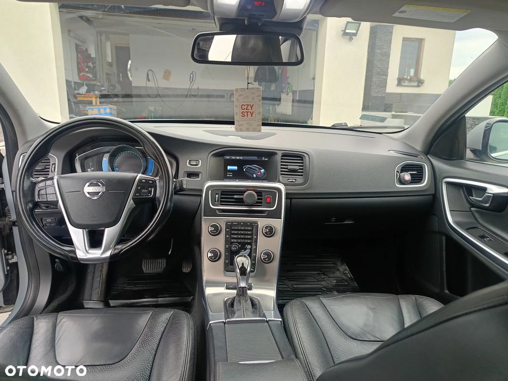 Volvo V60 D6 AWD Plug-in Hybrid Summum - 26