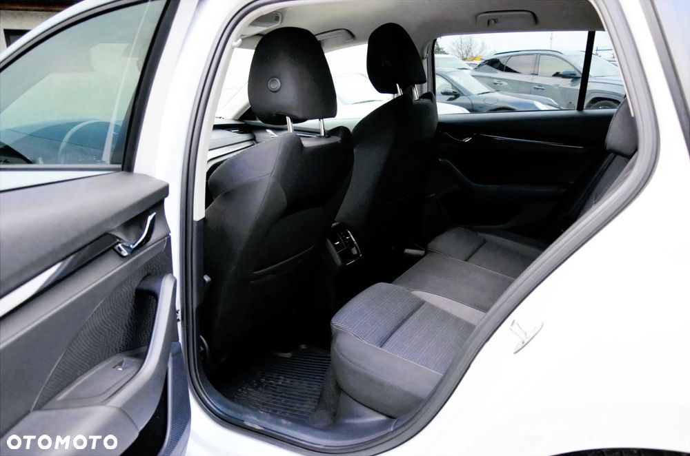 Skoda Octavia 2.0 TDI DSG 4x4 Style - 16