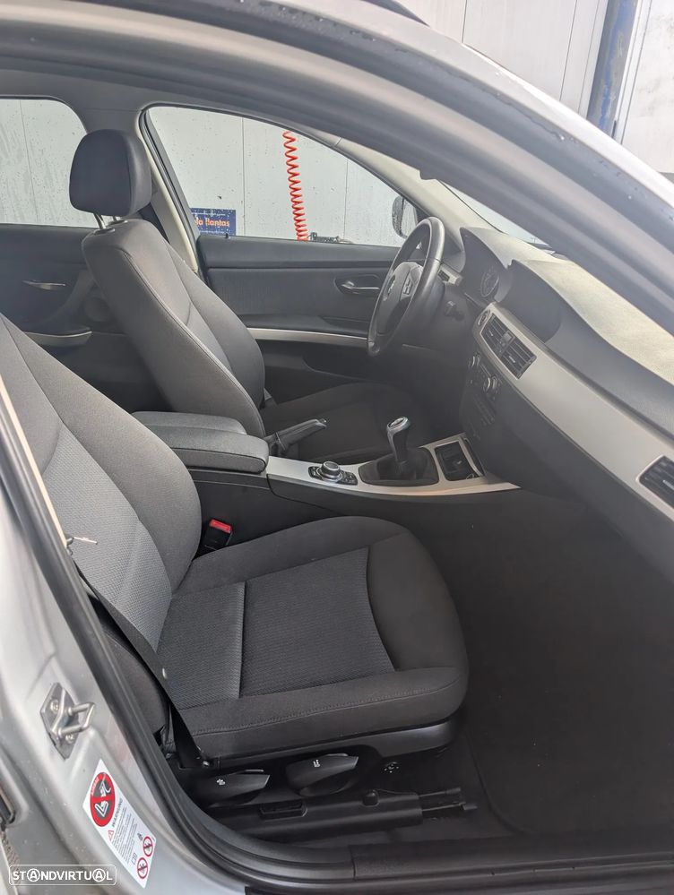 BMW 318 d Dynamic - 5