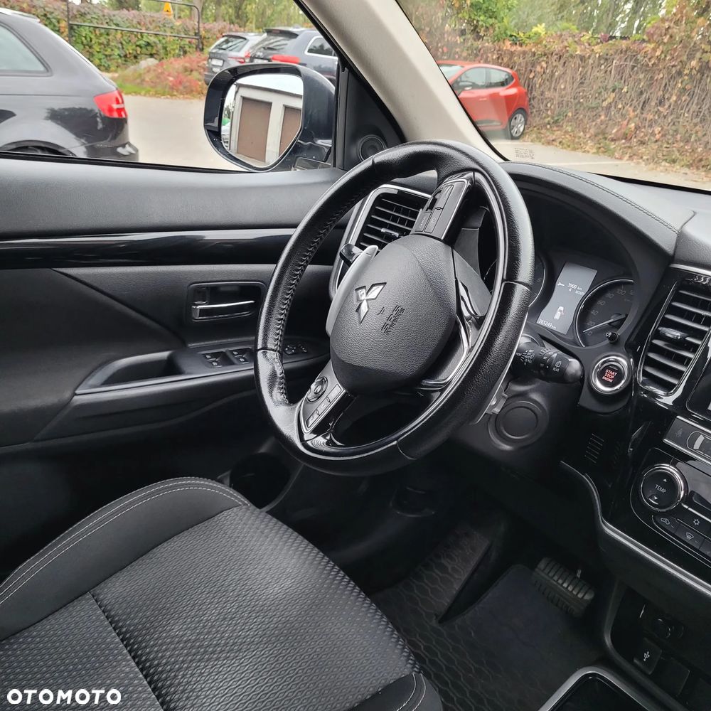 Mitsubishi Outlander - 8