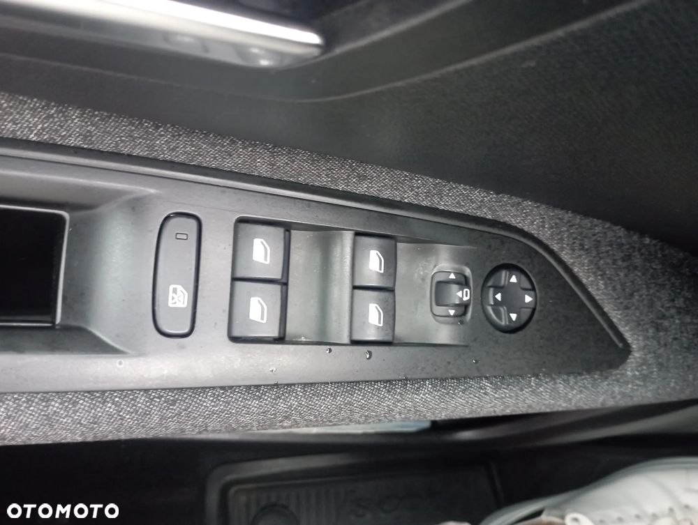 Peugeot 3008 1.2 PureTech Active S&S EAT6 - 21