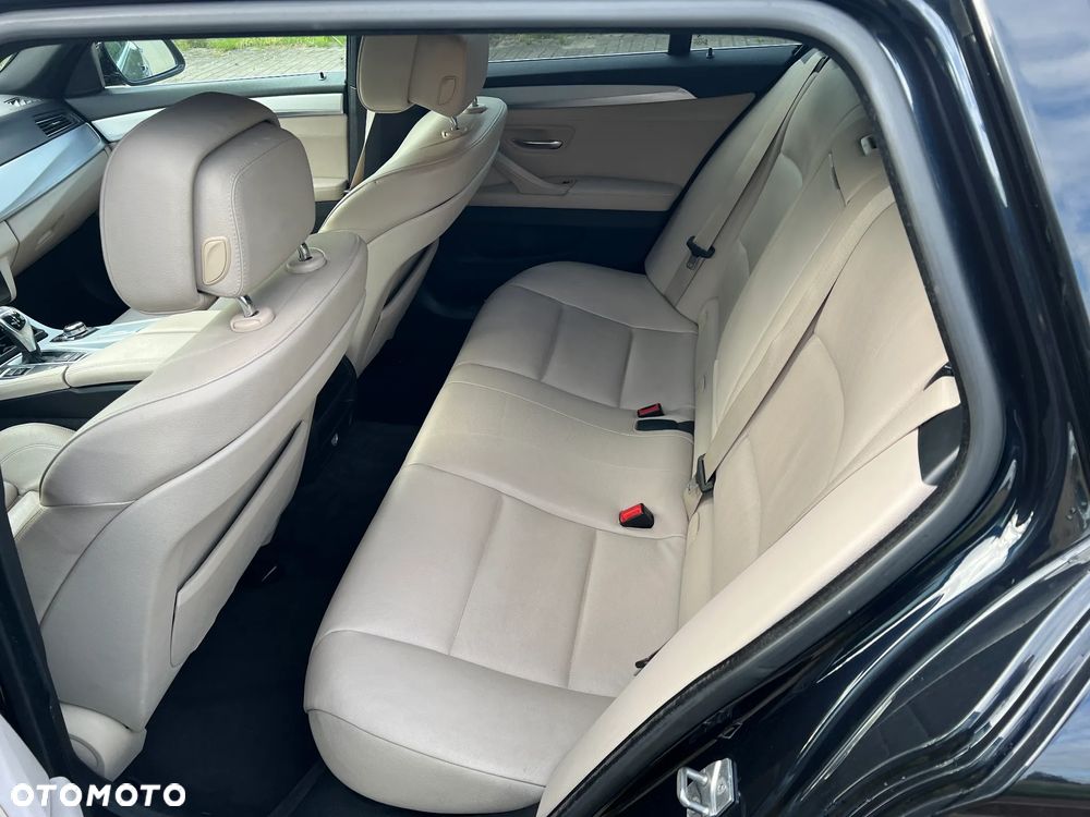 BMW Seria 5 530d xDrive Touring Sport-Aut - 14