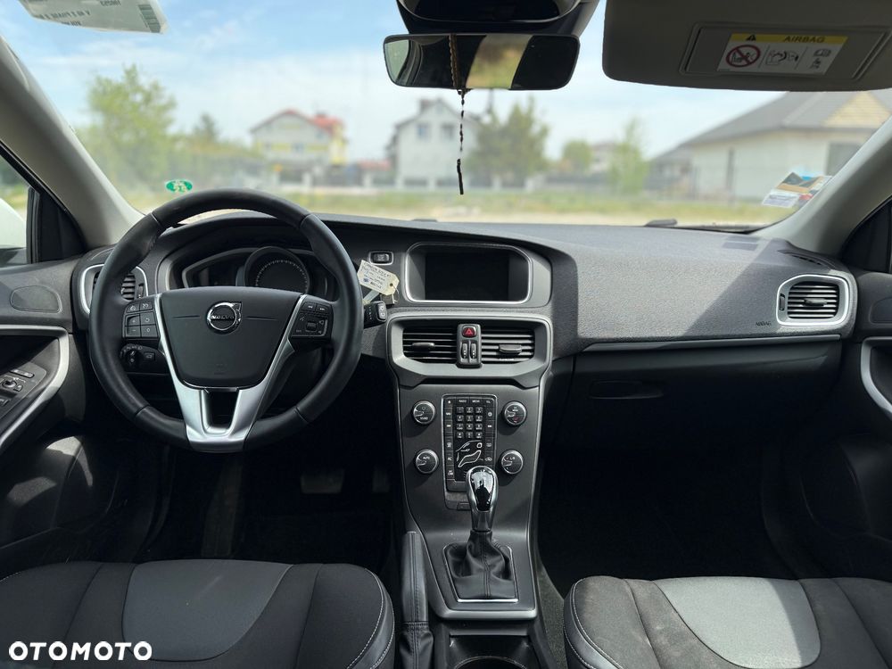 Volvo V40 T2 Geartronic RDesign - 12