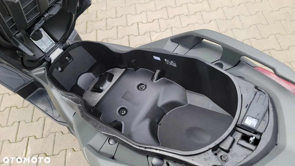 Yamaha X-max - 24