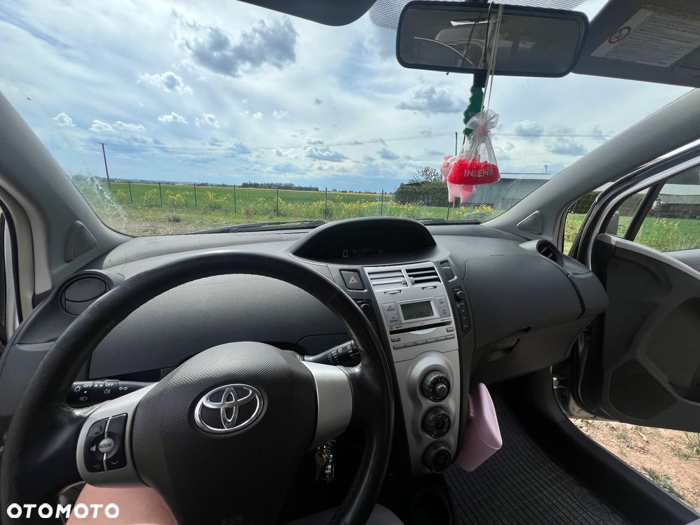 Toyota Yaris - 11