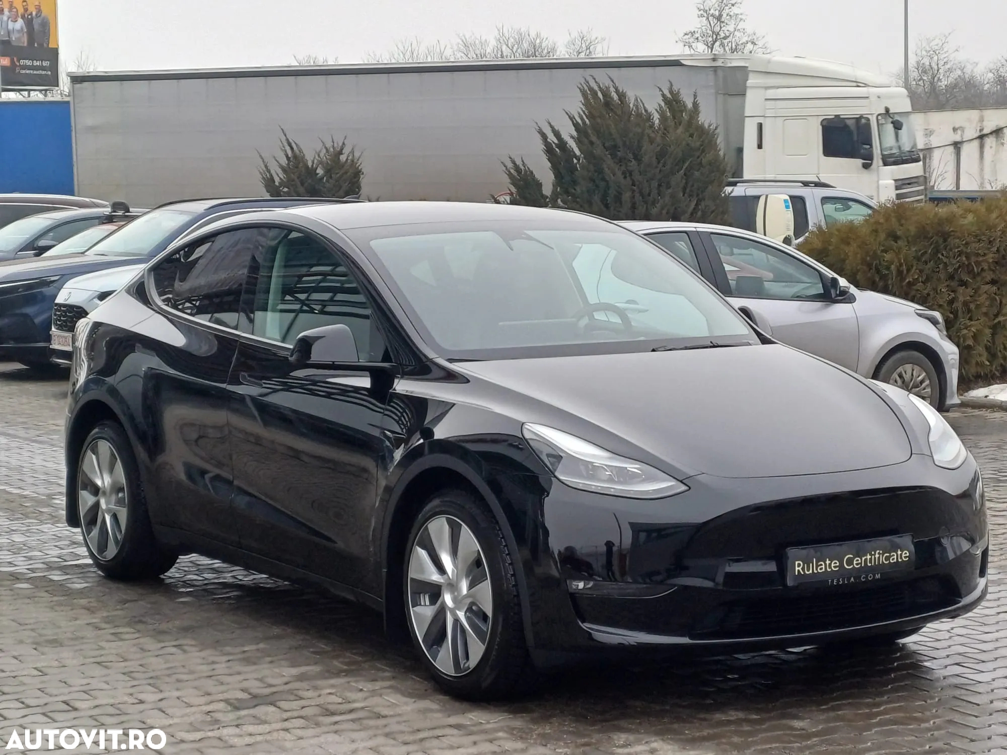 Tesla Model Y - 3