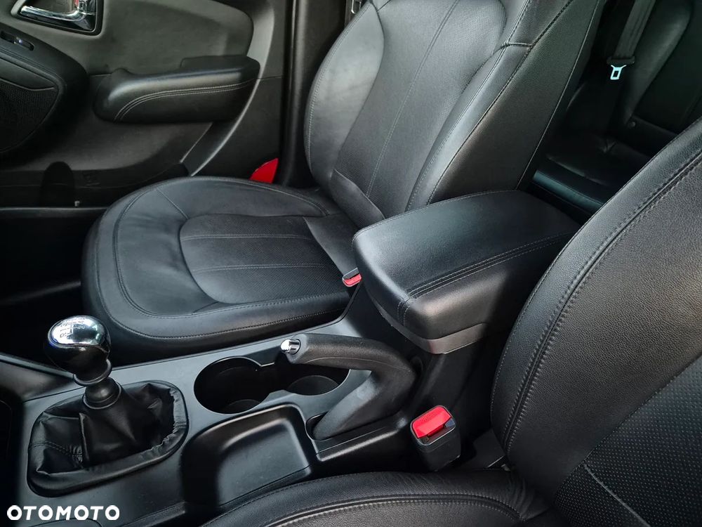 Hyundai ix35 1.7 CRDi 2WD blue Style - 23