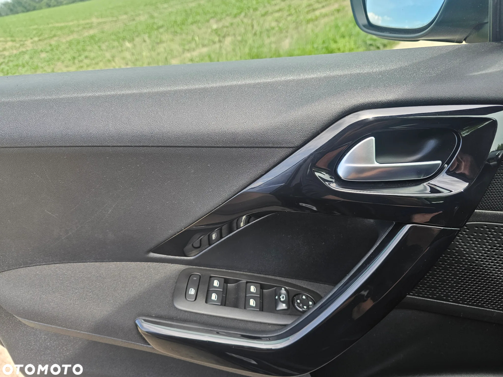 Peugeot 208 1.2 PureTech GPF Signature S&S EAT6 - 10