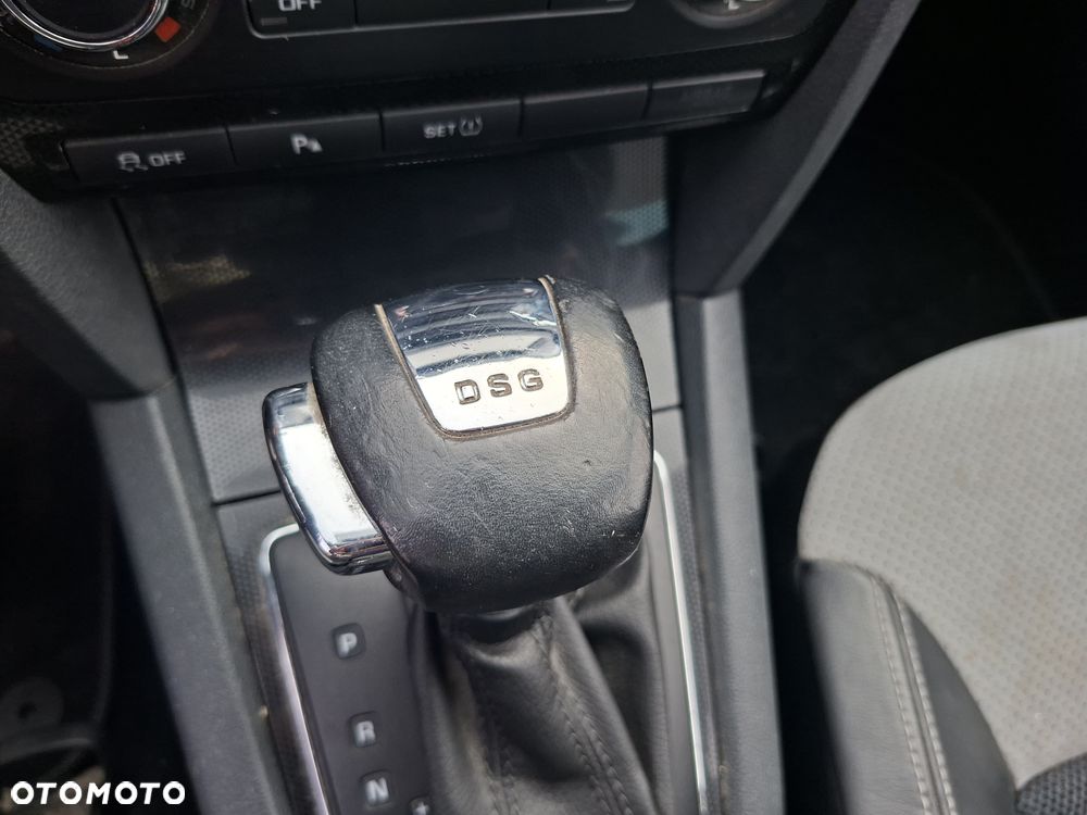 Skoda Octavia 2.0 TSI DSG RS - 22