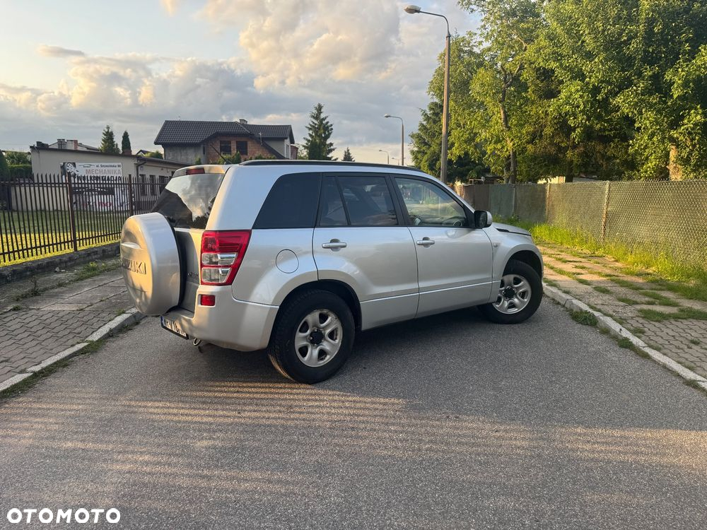 Suzuki Grand Vitara 2.0 - 10