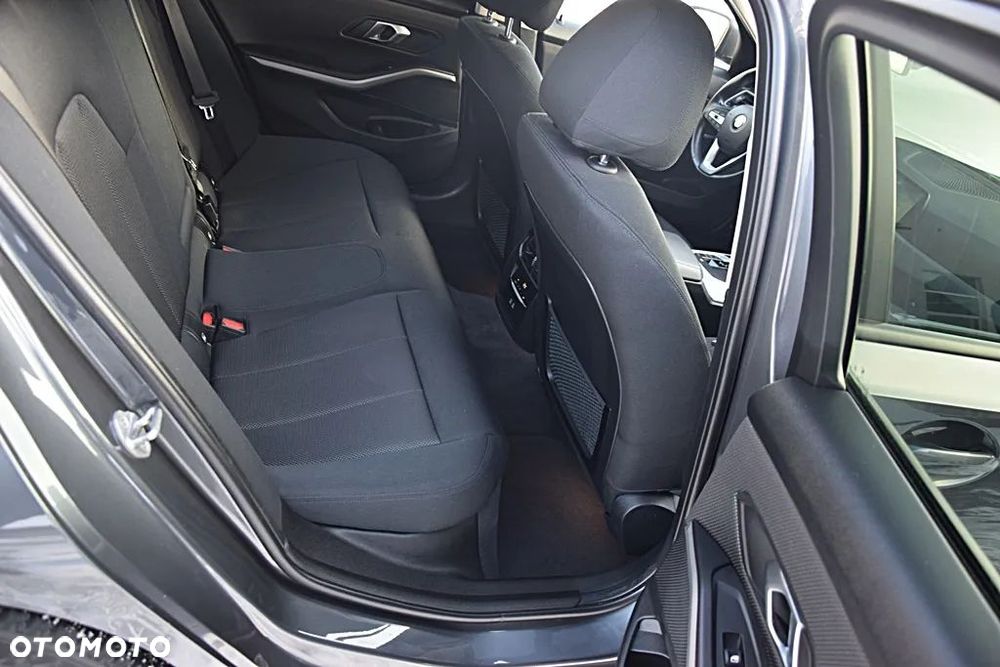 BMW Seria 3 318d Sport Line - 14
