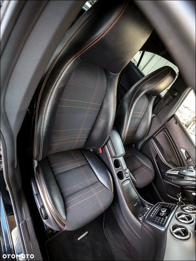 Mercedes-Benz CLA 180 7G-DCT Urban - 37