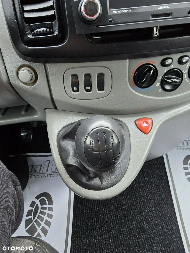 Renault Trafic - 25