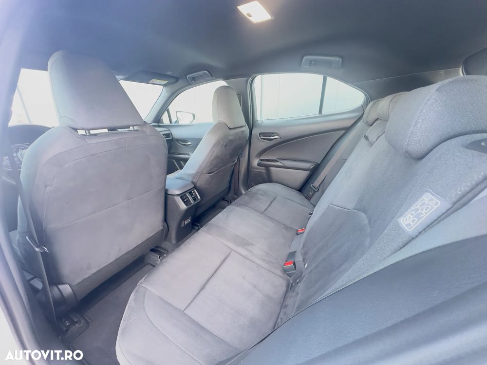 Lexus UX 250h Business Edition - 17