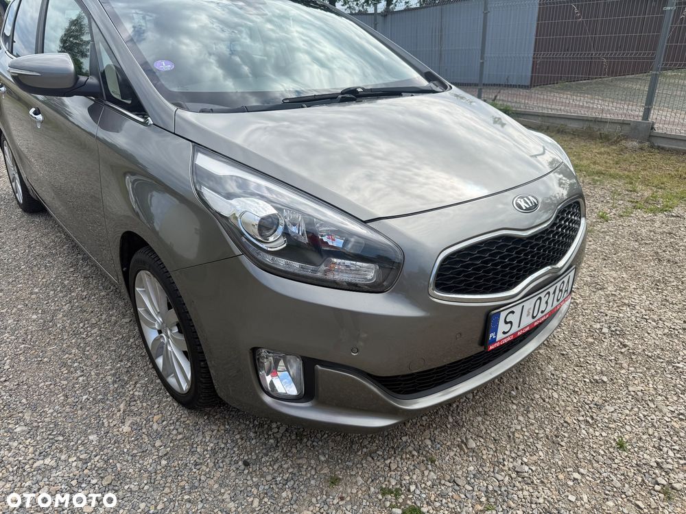 Kia Carens - 8