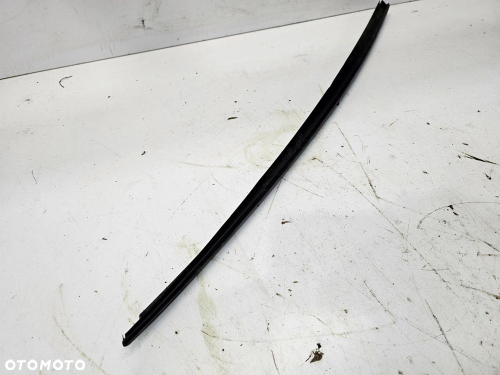 LISTWA ZGARNIAJĄCA SZYBY CZOŁOWEJ LEWY PRZÓD AUDI A6 C7 4G0854327B - 2
