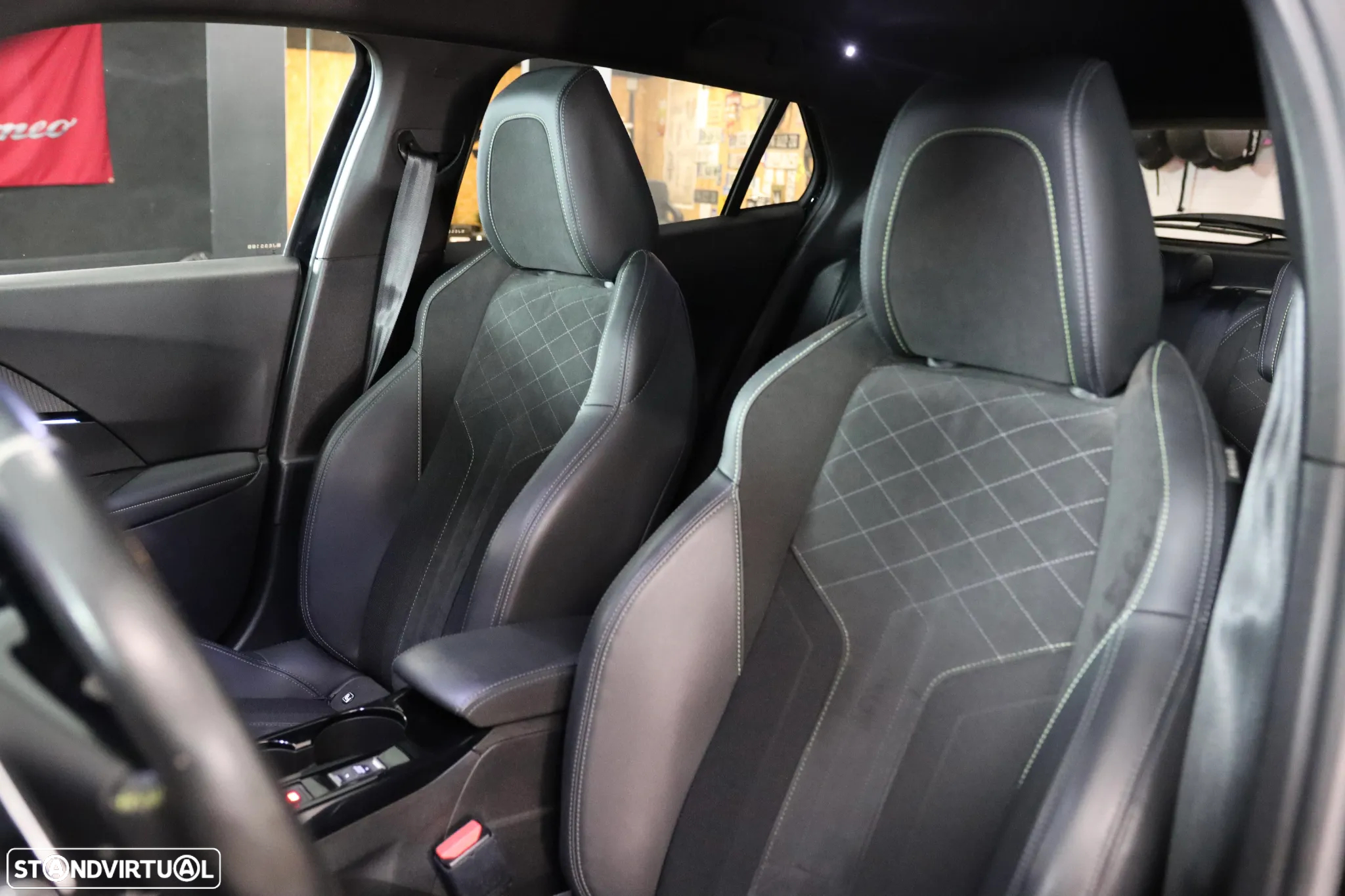 Peugeot 2008 PureTech 130 EAT8 GT - 18