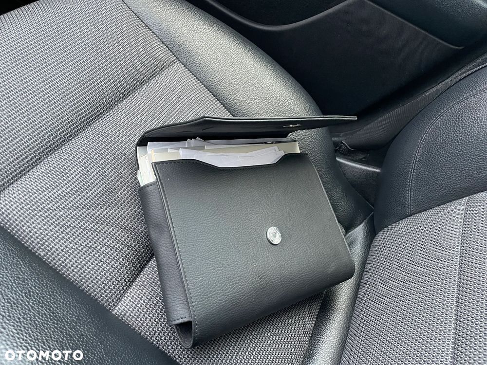 Mercedes-Benz Klasa C 180 BlueEFFICIENCY 7G-TRONIC Avantgarde - 13