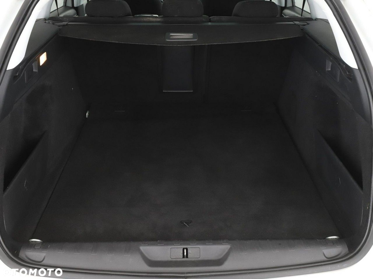 Peugeot 308 SW 2.0 BlueHDi Allure S&S - 20