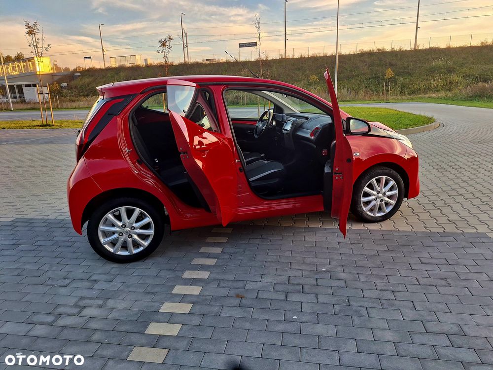 Toyota Aygo x.shift x-play connect - 28