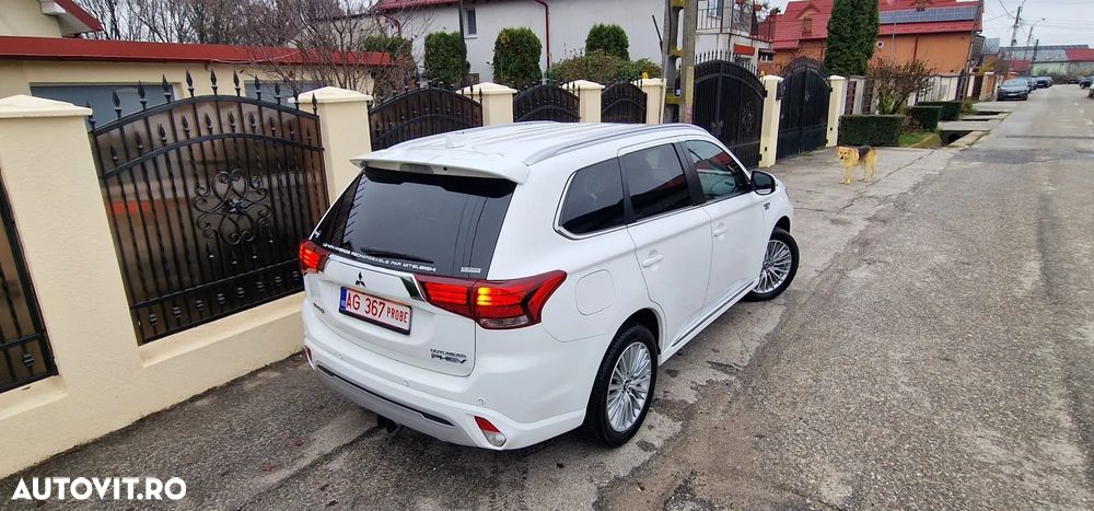 Mitsubishi Outlander 2.4 4WD Plug-In Hybrid Diamant+ - 30