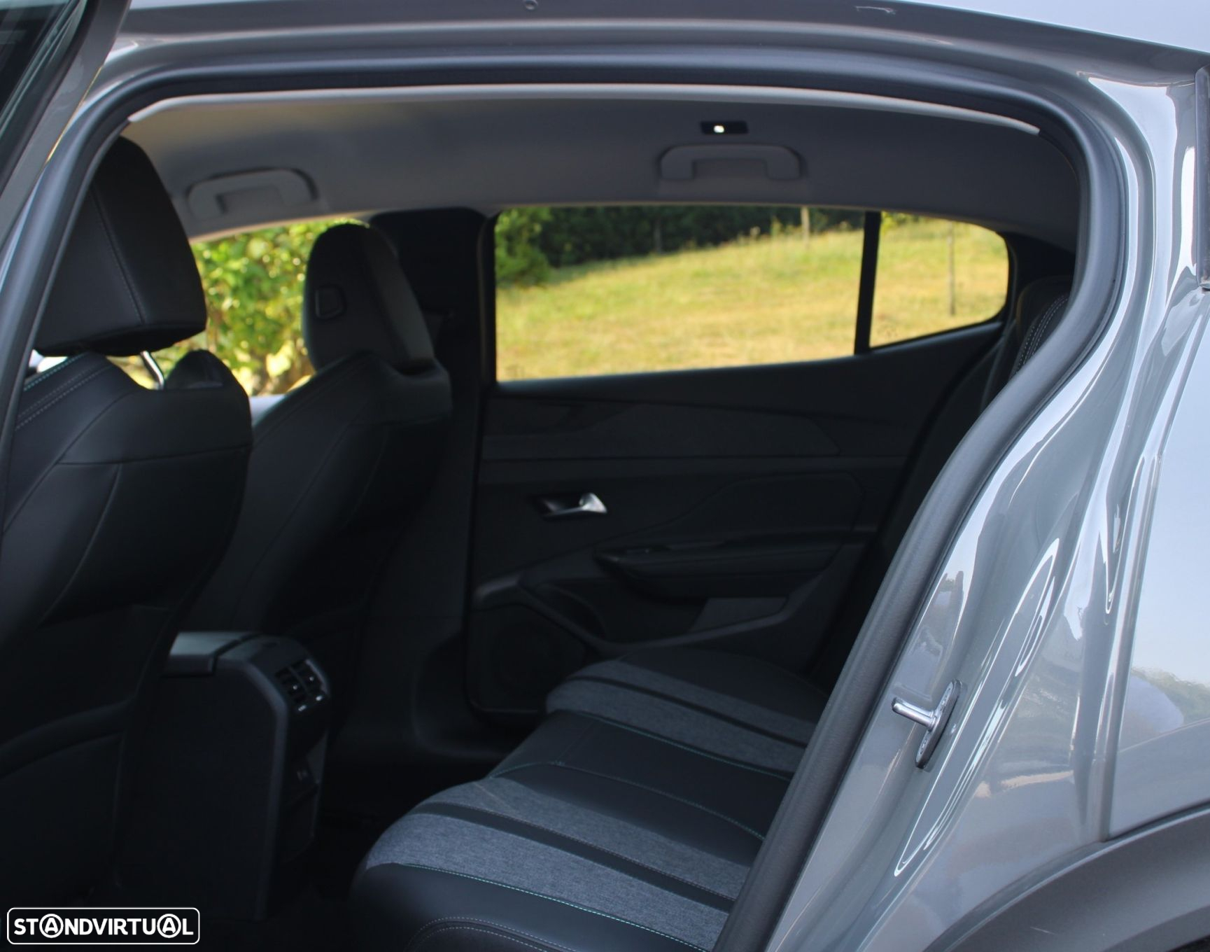 Peugeot 408 1.6 Hybrid Allure e-EAT8 - 12