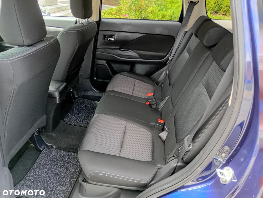 Mitsubishi Outlander 2.0 2WD Inform - 23