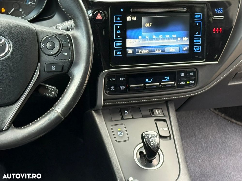 Toyota Auris 1.8 L VVT-i Hybrid Sol + - 6