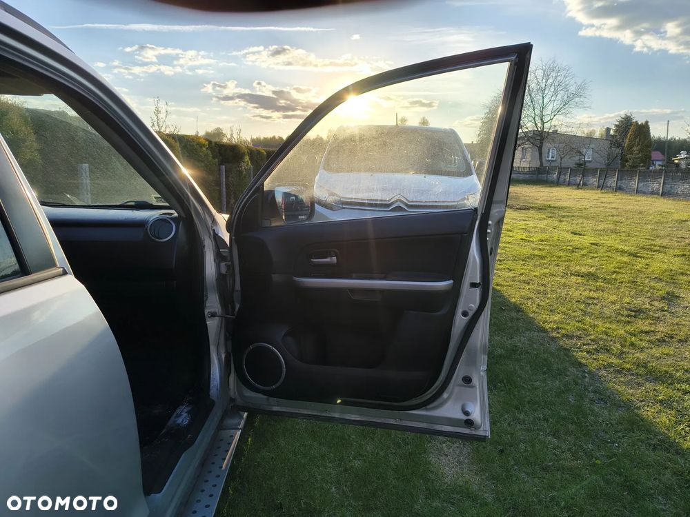 Suzuki Grand Vitara 1.9 DDiS - 8